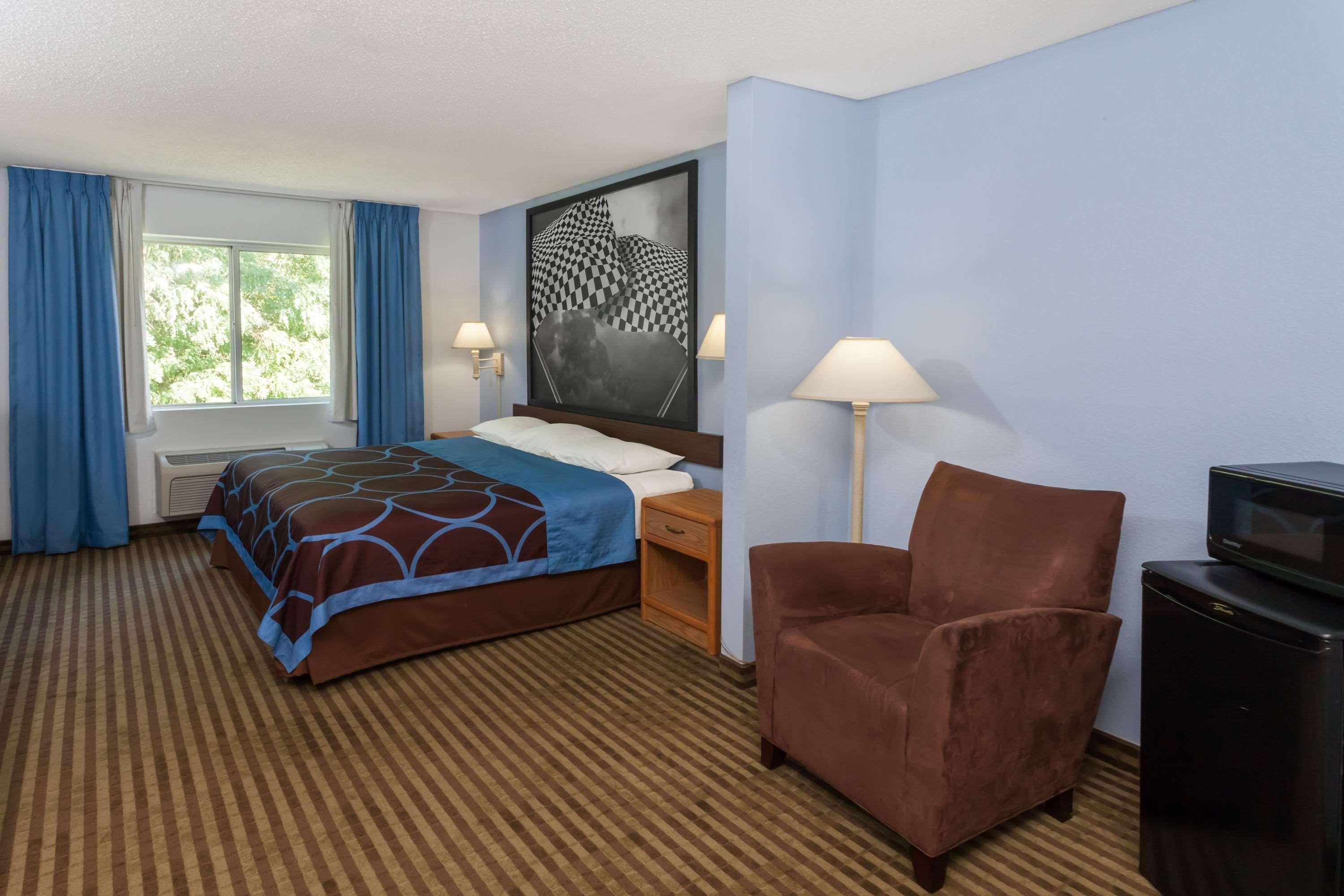 Hotel Super 8 By Wyndham Huntington Exterior foto